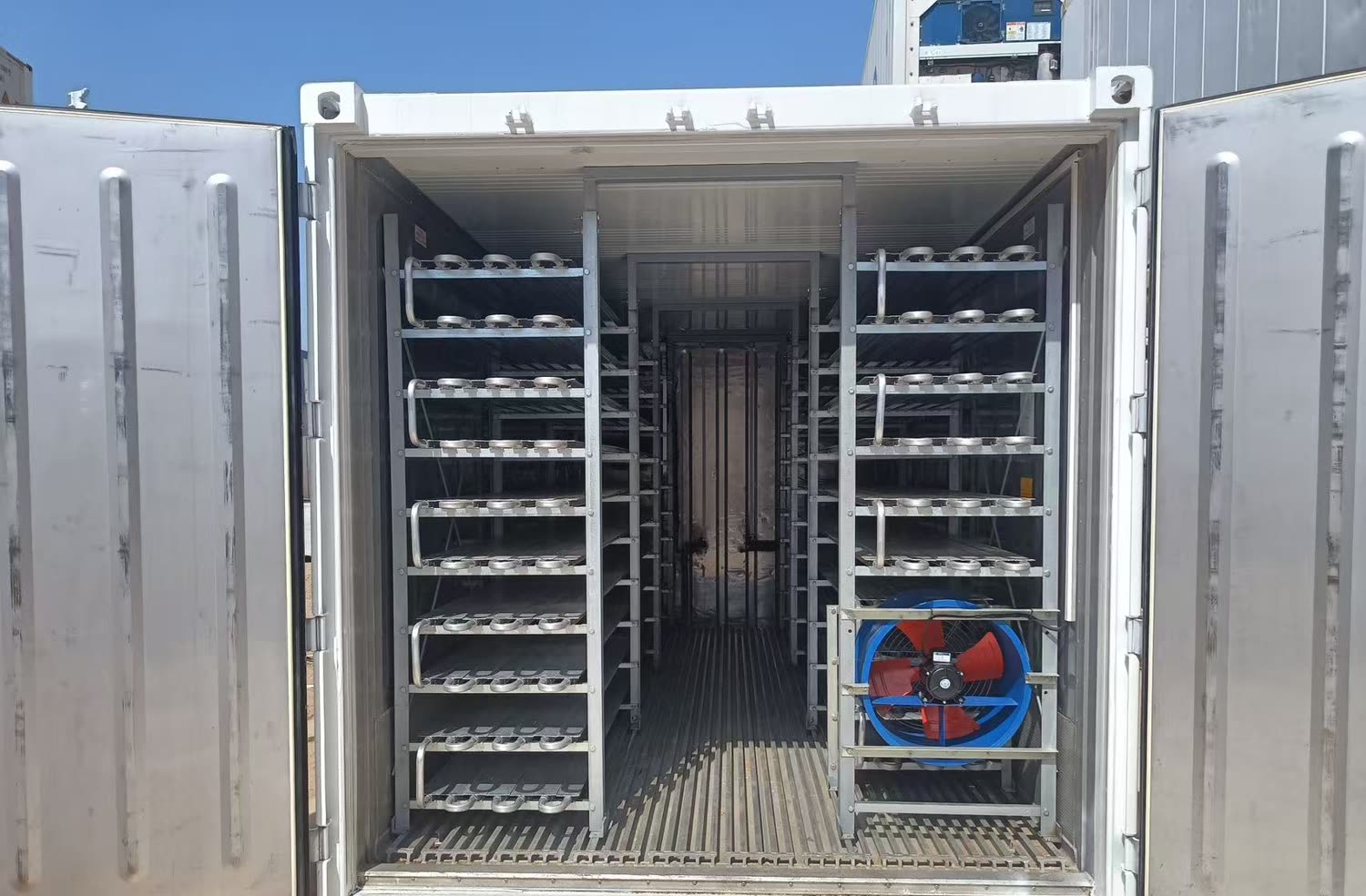 Rejilla de flujo de aire para contenedores refrigerados y ventilador de circulación interna
