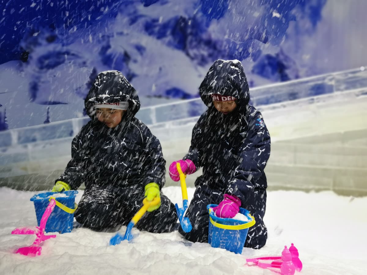 Experiencia en un parque de nieve de cuatro estaciones respaldada por equipos de fabricación de nieve